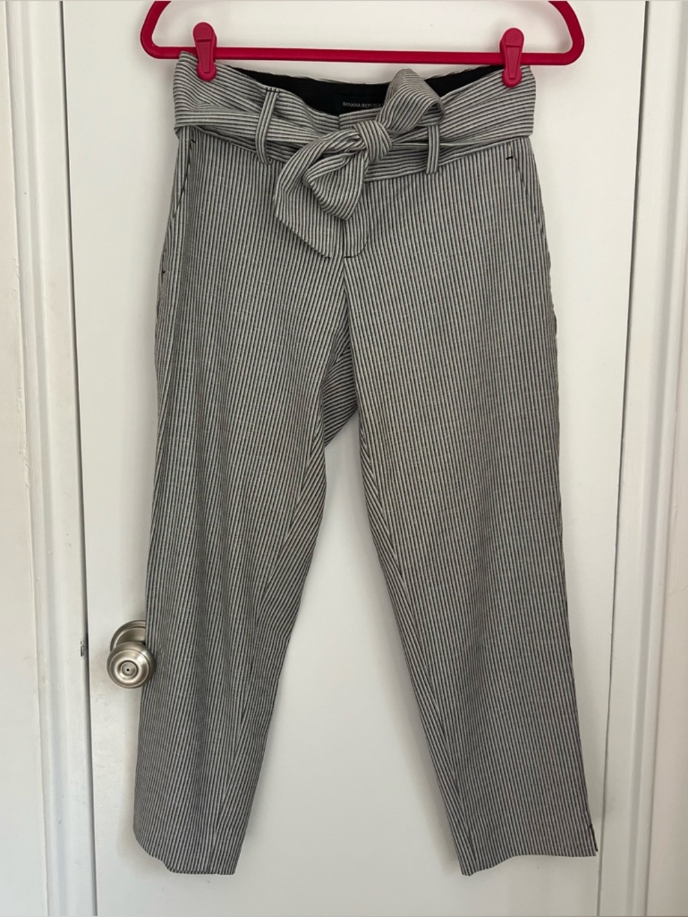 BANANA REPUBLIC Striped Black and White Cropped Trousers with Belt in Size 2